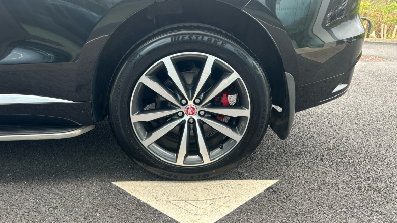 Jaguar F-Pace 2.0 D200 R-Dynamic SE 5dr Auto AWD Diesel Estate